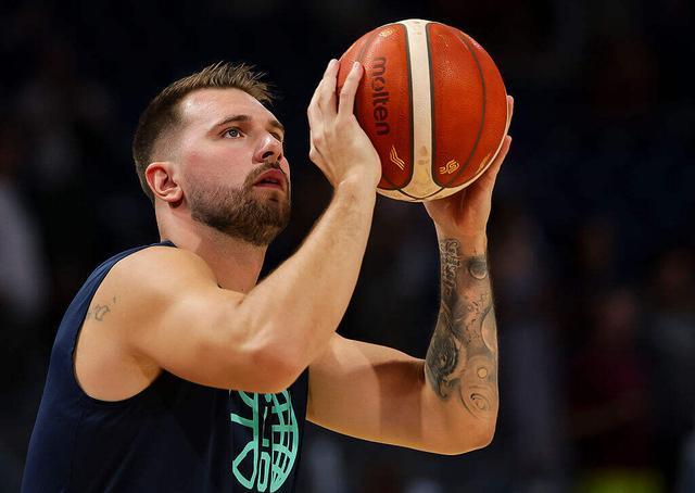 东契奇拼尽全力无法赢球!哈姆见到迥然不同的字母哥?