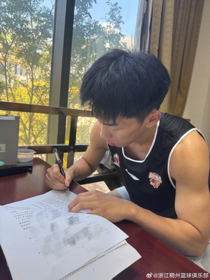 浙江男篮官方:青年队队员沈无敌正式升入一队